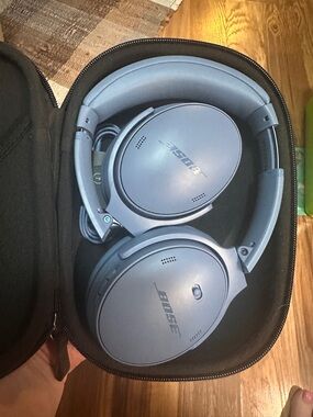 Bose Wireless Over-Ear Headphones in Blue Dusk